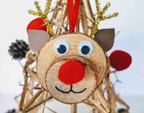 DIY Reindeer Ornaments with Wood Slices Diy Wood Reindeer, Wood Ornaments Diy Tree Slices, Wood Slice Reindeer, Diy Reindeer Ornaments, Wood Ornaments Diy, Etsy Christmas Ornaments, Diy Reindeer, Wood Reindeer, Christmas Clothespins