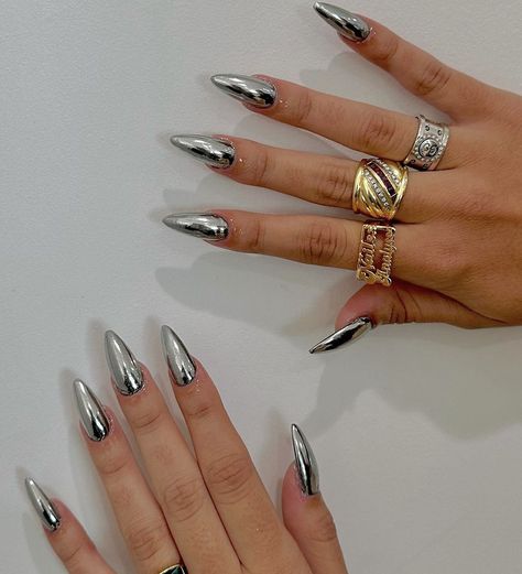 Nessa Nails, Brown Acrylic Nails, Pointy Nails, Chrome Nails Designs, Glamour Nails, Dope Nail Designs, Almond Nails Designs, Soft Nails, Metallic Nails