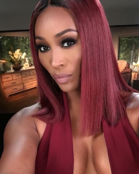 Feeling This Hairstyle? Cynthia Bailey Goes Cranberry Red For #RHOA Wind Hair, Burgundy Hair Dye, Wine Hair Color, Red Hair With Highlights, Wine Hair, Hair Color Burgundy, Hair Color Chart, Burgundy Hair, Winter Hair Color