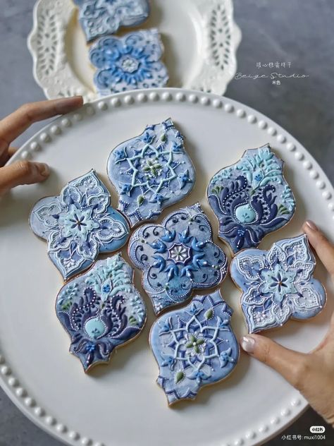 Chinoiserie Wedding, Raspberry Cookies, Blue Desserts, Blue Cookies, Baby Blue Aesthetic, Iced Cookies, Blue Raspberry, Cafe Food, Dessert Ideas