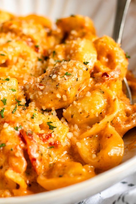 Marry Me Chicken Tortellini - Viral TikTok Recipe! - The Domestic Spoon Marry Me Chicken Tortellini, Recipe To Cook, Red Pepper Recipes, Food Vibes, Sausage Tortellini, Marry Me Chicken, Chicken Tortellini, Tortellini Recipes, Food Style