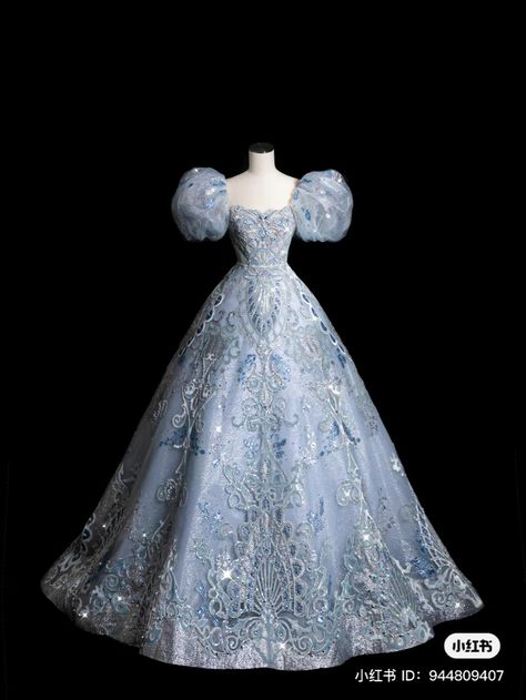 Victorian Era Dresses, Gaun Abad Pertengahan, Pretty Quinceanera Dresses, Old Fashion Dresses, Fantasy Dresses, Princess Ball Gowns, Fantasy Gowns, Prom Dress Inspiration, Fairytale Dress