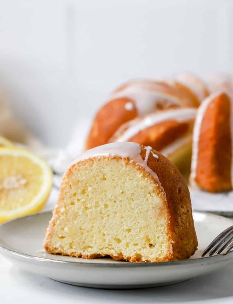 Lemon Sour Cream Pound Cake Recipe Easy Lemon Bundt Cake Recipe, Lemon Bundt Cake Recipe, Easy Bundt Cake Recipes, 7up Pound Cake, Lemon Pound Cake Recipe, Boricua Recipes, Sour Cream Pound Cake, Lemon Frosting, Lemon Bundt Cake