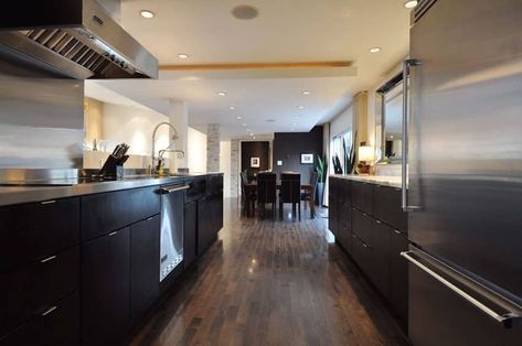 Contemporary dark cabinet galley style kitchen with wood flooring Kitchens 2020 Trends White, Kitchens With Dark Cabinets, Timeless Kitchen Cabinets, Kitchen With Dark Cabinets, Dacor Appliances, Dark Brown Floor, Dark Brown Kitchen, Cabinets Design Ideas, Marble Counters