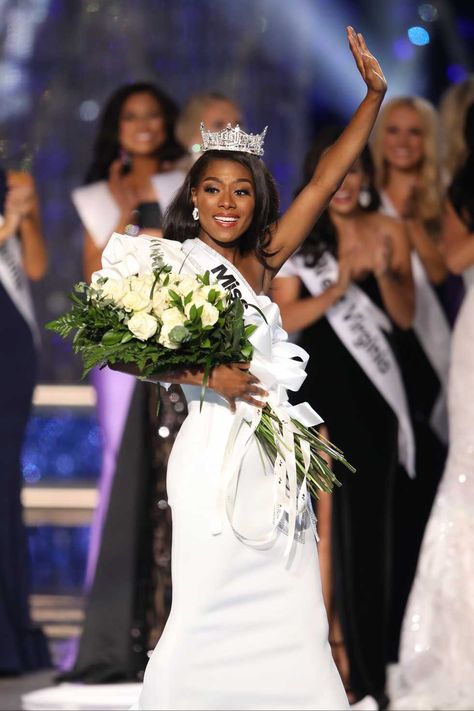 2019 Miss America Pageant - Finals Miss America Pageant, Miss America Aesthetic, Mrs America Pageant, Black Pageant Queens, Pageant Aesthetic, 2024 Prayer, Miss America Winners, America Aesthetic, Pageant Tips