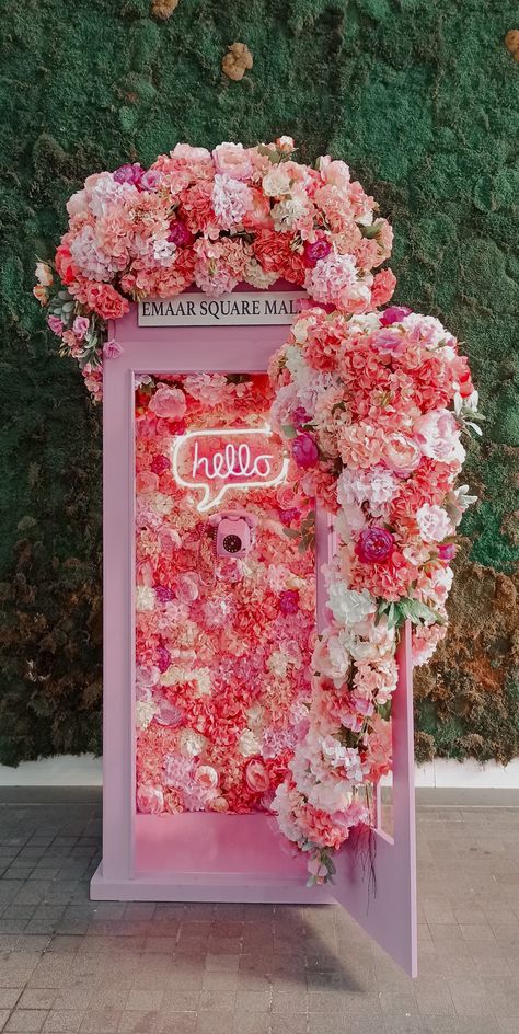 Emaar square mall Mall Decoration Ideas, Pink Phone Booth, Pink Photo Booth, Selfie Wall, Beauty Room Decor, Pink Phone, Beauty Salon Decor, Phone Booth, Salon Decor