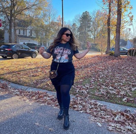 Plus Size Bowling Outfit, Plus Size Band Tee Outfit, Plus Size Rocker Chic Outfits, Styling Band Tees, Plus Size Rocker Chic, Plus Size Rocker, Kat Hernandez, Concert Outfit Plus Size, Band Tee Outfits