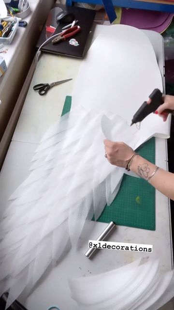 Angel Costume Diy, Angel Wings Halloween, How To Make Wings, Festival Photoshoot, Diy Fantasia, Halloween Wings, Diy Angel Wings, Angel Wings Costume, Cosplay Wings