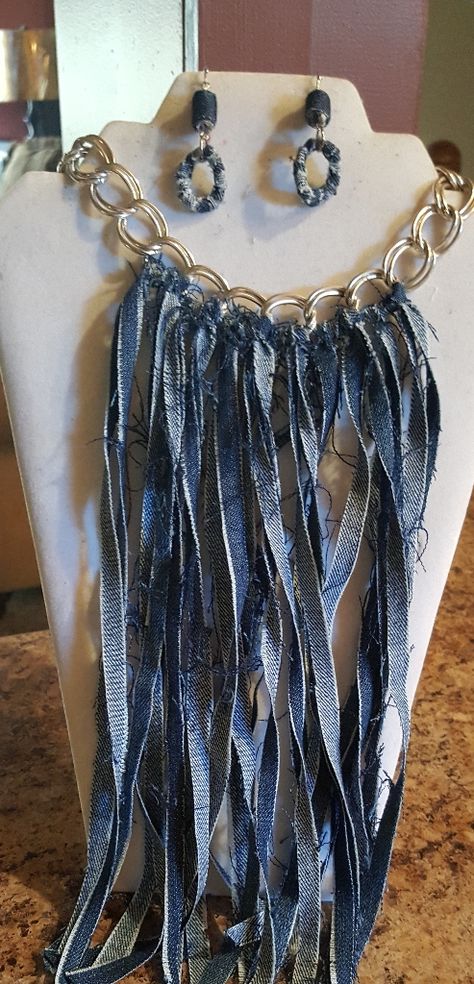 Denim & Silver Shredded Necklace Set Denim Crafts Things To Make, Trash Jewelry, Creative Jeans, Scrape Art, Fabric Bracelets Diy, Upcycled Denim Diy, Denim Necklace, Craft Necklace, Upcycled Accessories