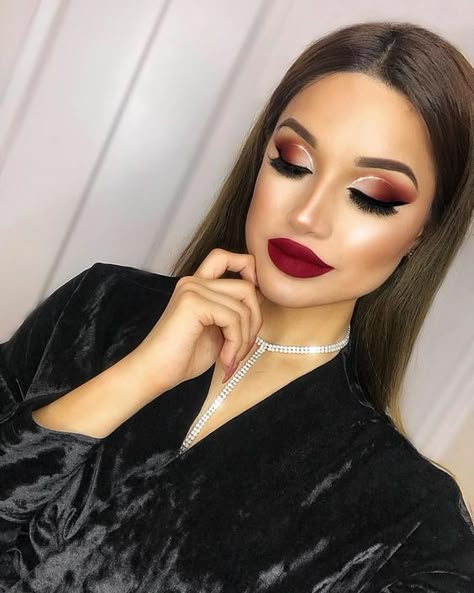 13 Ideas para un maquillaje de Año Nuevo espectacular Party Make-up, Concert Makeup, Makeup Christmas, Red Lipstick Makeup, Smink Inspiration, Beauty Make-up, Red Makeup, Braut Make-up, Pinterest Makeup