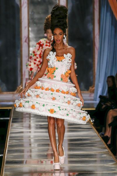 Moschino's wild cake-inspired Milan Fashion Week catwalk looks send the internet wild - 9Style Moschino Cake, Paris Inspired, Joan Smalls, Pink Boots, Dress Cake, Take The Cake, Fashion Icon, Runway Show, Marie Antoinette