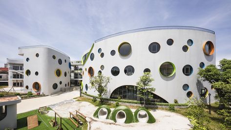 EcoKid Kindergarten Kindergarten Classroom Design, Window Frame Colours, Activity Based Learning, Circular Buildings, Kindergarten Design, Forest City, Architecture Awards, Classroom Design, Outdoor Playground