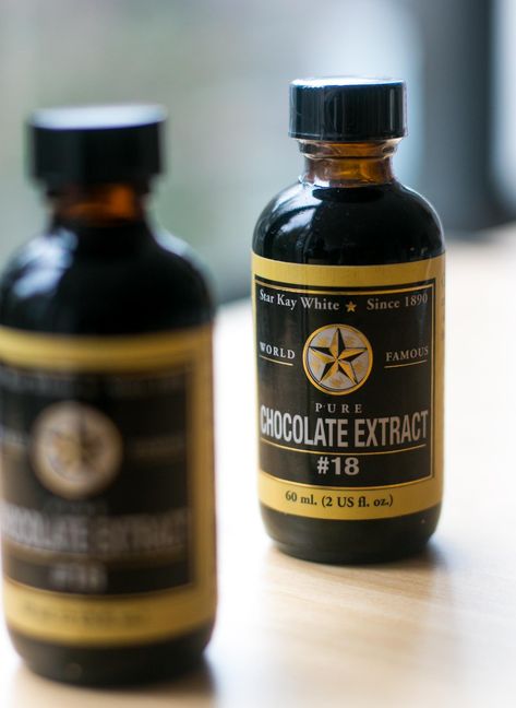 A fantastic baking ingredient, chocolate extract. Use it in everything from chocolate brownies and cookies to cakes and ice creams! 123 Cake, Brownies And Cookies, Chocolate Extract, Candy Cocktails, Cookies And Cakes, Famous Chocolate, Creme Dessert, French Recipes, Health Skin Care