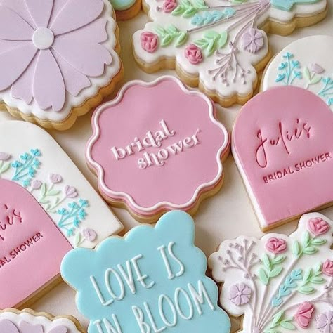 Kathleen l The Luxe Cookie Co. on Instagram: "If this isn’t the sweetest bridal shower theme, I don’t know what is 🌸✨  Love is in bloom and bridal shower/wavy circle cutter from @engrav3dau 🫶🏼  #customsugarcookies #fondantcookies #fondantsugarcookies #sugarcookiemarketing #sugarcookiesofinstagram #sugarcookiesofig #sugarcookiedecorating #bridalshowercookies #loveisinbloom #henscookies #sugarcookiesipswich #ipswichcookies #brisbanecookies #sugarcookiesbrisbane #smallbusinessipswich #smallbusinessbrisbane #shoplocal #shopsmall #supportlocal #supportsmallbusiness" Let Love Bloom Bridal Shower Favors, Love Is Blooming Bridal Shower Theme Food, Love Is In Bloom Bridal Shower Cookies, Bridal Shower Bloom Theme, Love In Bloom Cookies, Love Is In Bloom Cookies, Bride In Bloom Theme, Love In Bloom Bridal Shower Ideas, Floral Bridal Shower Cookies