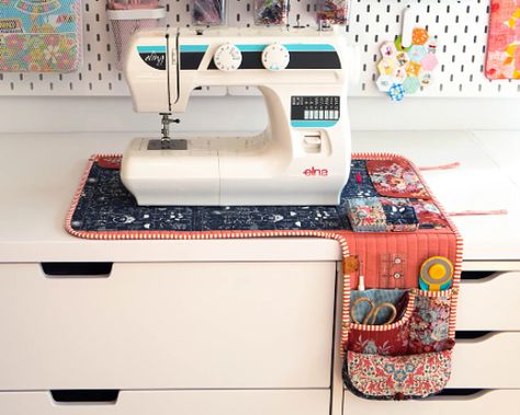 This Fold-Up Mat Is a Portable Organizer - Quilting Digest Sewing Mat, Sewing Machine Mat, Quilt Sewing Room, Sewing Station, Quilting Digest, Spring Quilts, Quilted Table Toppers, Sewing Space, Quilted Gifts