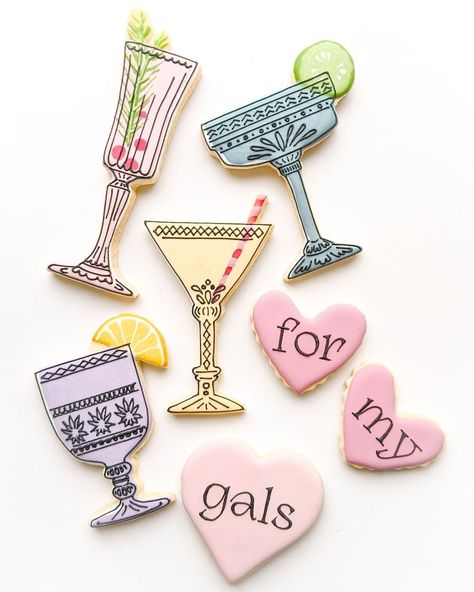 @jessicascookiedesign on Instagram: “Cheers to my gals! 🍹💟 After a much needed break from cookies, I'm excited to share these classy Galentine's Day cocktails. I wish I could…” Cheers Cookies Decorated, Birthday Sugar Cookies Decorated, Booze Cakes, Cookie Themes, Booze Cake, Day Cocktails, Cookies Theme, Food Cookies, Fancy Cookies