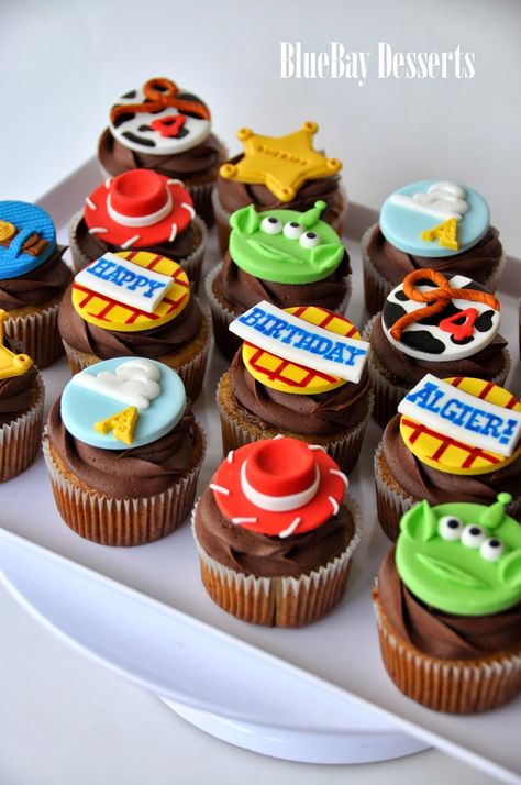 Toy Story Fondant Cookies, Toy Story Cupcake Ideas, Cupcakes Toy Story, Jesse Toy Story, Cupcake Toy, Toy Story Cupcakes, Disney Cupcakes, Boy Birthday Decorations, Toy Story Theme