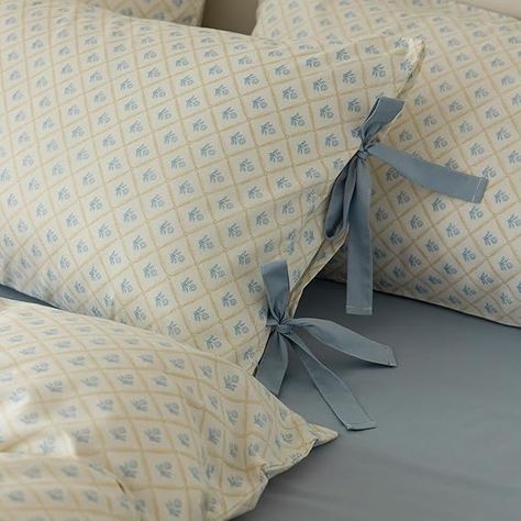 Amazon.com: MOTNTD Floral Duvet Cover Queen Soft Cotton Bedding Set Queen Aesthetic Shabby Chic Girls Flower Pattern Duvet Cover Set 3 Piece Breathable Garden Botanical Comforter Cover with 2 Pillowcases : Home & Kitchen Blue Flower Pillow, Botanical Comforter, Blue Floral Duvet, Twin Aesthetic, Vintage Bedding Set, Girls Duvet Covers, Garden Botanical, Vintage Bedding, Flower Cute