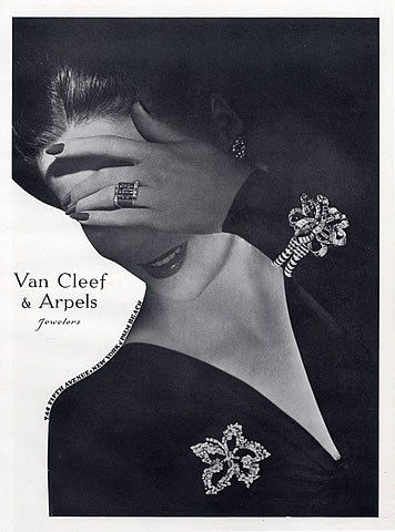 Van Cleef & Arpels (Jewels) 1943 Van Cleef Arpels Advertising, Vintage Jewelry Ads, Jewellery Advertising, Jewelry Ad, Luxury Van, Van Cleef And Arpels Jewelry, Van Cleef & Arpels, Trendy Jewerly, Van Cleef And Arpels