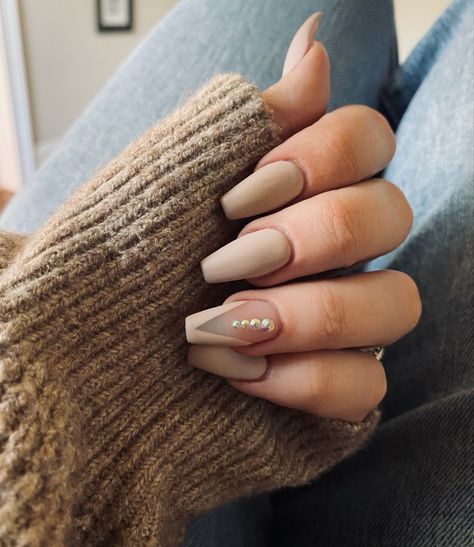 Beautiful Nail Extensions, Classy Nails With Stones, Matte Tan Acrylic Nails, Best Nail Extension Ideas, Neutral Acyrilics Nails, Matt Beige Nails, Pretty Matte Nails, Simple Nail Designs Matte, Simple Fall Acrylic Nail Ideas