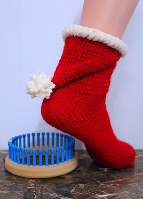 Santa Hat Booties Loom Knitting Knitting pattern by Scarlett Royale Loom Knitting Blanket, Loom Hats, Peg Loom, Loom Knitting Projects, Mermaid Tail Blanket, Loom Knitting Patterns, Loom Knit, Yarn Bee, Knit Basket