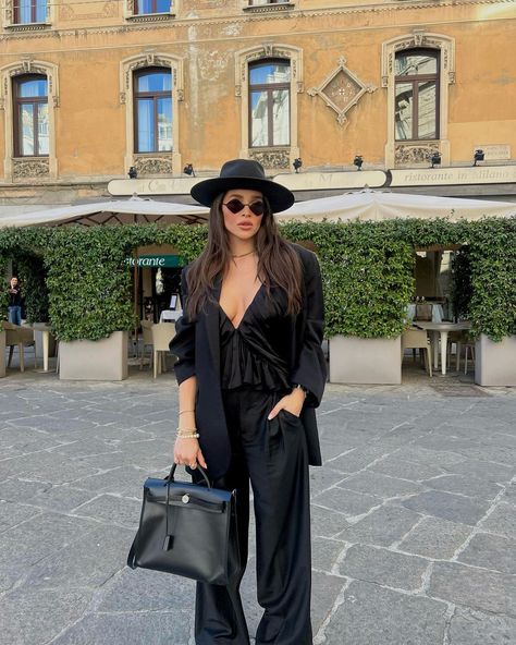 Travel Chic, Selfie Ideas Instagram, All Black Everything, All Black, Black Fashion, Spring Outfits, Winter Outfits, Jumpsuit, Street Style