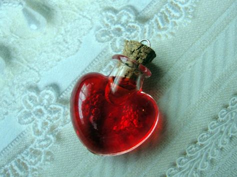 cute love potion bottle chrm Witch Miniatures, Love Potion Bottle, Tiny Bottles, Aphrodite Aesthetic, Magic Bottles, Fairy Art Dolls, Potion Bottles, Miniature Bottles, Altered Bottles