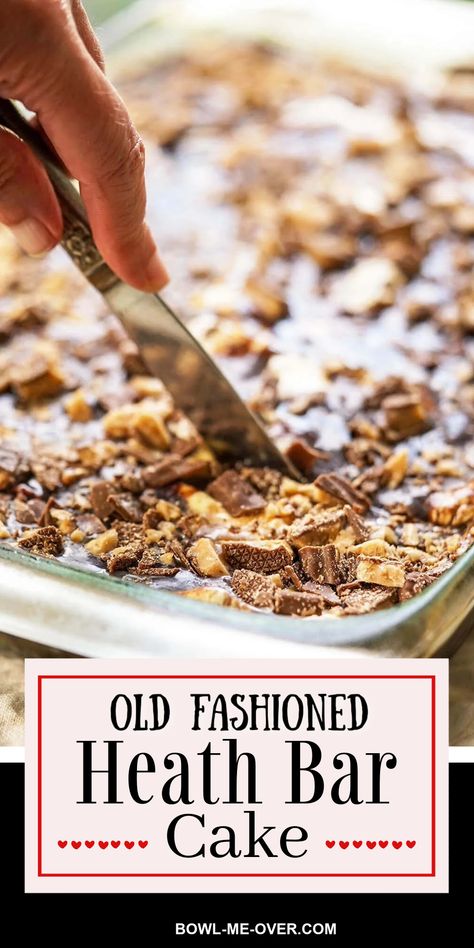 Chocolate sheet cake in pan being sliced. It's drizzled with chocolate and caramel sauce and topped with chopped heath bars. Heathbar Cake Recipes, Heath Poke Cake Recipes, Heath Bar Brownies, Heathbar Cake, Heath Bar Poke Cake, Heath Bar Dessert, Heath Bar Cake Recipe, Heath Cake, Heath Bar Cake