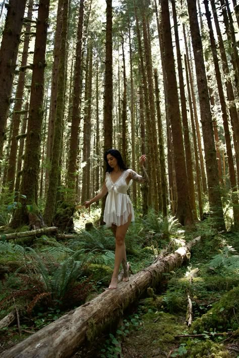 Into The Woods Photoshoot, Dark Forest Pictures, Picture In Forest, Posing In Nature Photo Ideas, Nature Trail Photoshoot, Fairy Woods Photoshoot, Fairy In The Woods Photoshoot, Fantasy Forest Photoshoot, Fairy Photoshoot Poses