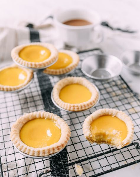 Hong Kong Egg Tart, Asian Bakery, Egg Tart Recipe, Chinese Bakery, Tart Crust Recipe, Portuguese Egg Tart, Custard Tarts, Wok Of Life, Chinese Egg