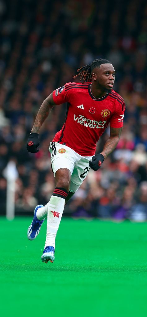 Wanbisaka Manchester, Wan Bissaka Wallpaper, Aaron Wan Bissaka, Wan Bissaka, Football Clips, Manchester United Team, Jeep Grand Cherokee Srt, Football Wallpapers, Manchester United Football