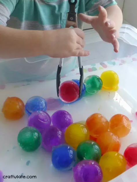 Rainbow Ice Ball Sensory Bin - icy colorful fun! Art Themed Sensory Bin, Ball Study Creative Curriculum Art, Ball Crafts For Toddlers, Ball Activity For Toddlers, Ball Study Preschool, Creative Curriculum Balls Study, Balls Creative Curriculum Ideas, Creative Curriculum Ball Study Preschool, Preschool Ball Study