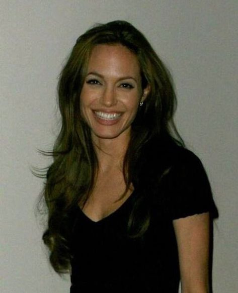 Jolie Aesthetic, Angelina Jolie Makeup, Swedish Meatballs, Vegan Recipes Easy, Angelina Jolie, Brown Hair, Actresses, Actors, Long Hair Styles