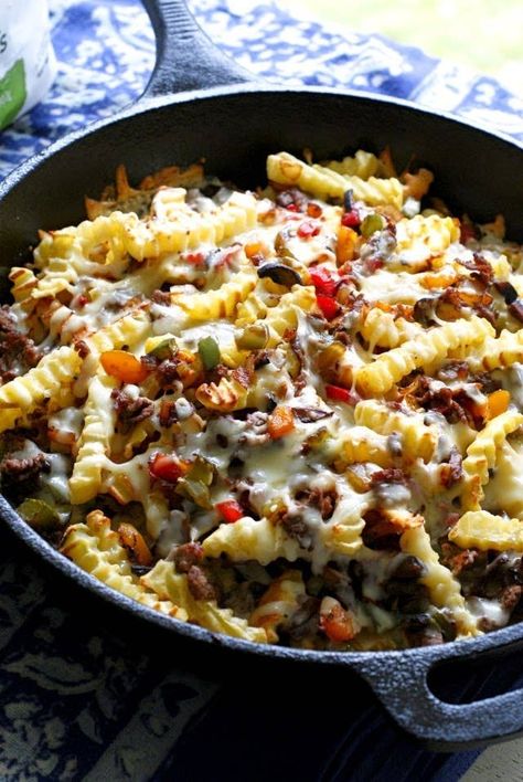 Philly Cheesesteak Skillet, Cheesesteak Skillet, Loaded Fries Recipe, French Fries Recipe, Loaded Fries, Philly Cheesesteak, Fries Recipe, Steak Fries, Philly Cheese Steak