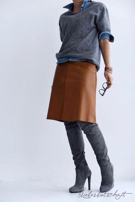 973a5f0ccbc4ee3524ccf035d35b284bdesc36866441ri The Answer, Brown Leather Skirt, Meghan Markle Style, Lifestyle Blogs, Mode Jeans, Food Fashion, Looks Street Style, Looks Chic, 가을 패션