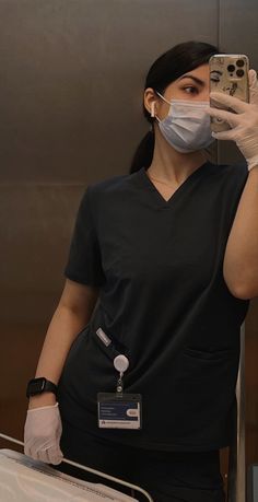 Medical Girl Aesthetic, Cute Doctor Outfits, Doctors In Scrubs, Outfit For Doctors, Medico Aesthetic, Doctor Work Outfit, Doctor Fashion, Nurse Girl, Doctor Girl