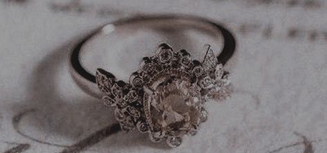 Fairytale Rings Aesthetic, Royal Rings Aesthetic, Dark Academia Wedding Ring, Dark Royalcore Aesthetic, Leigh Core, Antonella Core, Gone With The Wind Aesthetic, Lucia Core, Aestethic Photo