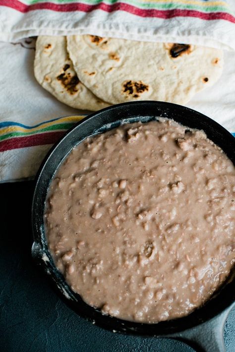 Mexican Refried Beans, Traditional Refried Beans, Make Refried Beans, Homemade Refried Beans, Low Carb Healthy, Refried Beans Recipe, Mexican Side Dishes, Mexico Food, Bean Dip