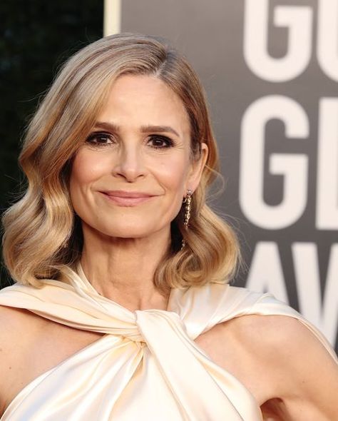 medium length hair styles for older women kyra sedgwick Mother Of The Bride Mid Length Hairstyles, Modern Old Hollywood Hair, Classic Medium Hairstyles, Formal Shoulder Length Hair, Medium Length Formal Hairstyles Down, Mother Of The Bride Hair Down Medium, Wedding Hair For Older Women, Shoulder Length Hair Wedding Guest, Kyra Sedgwick Hair