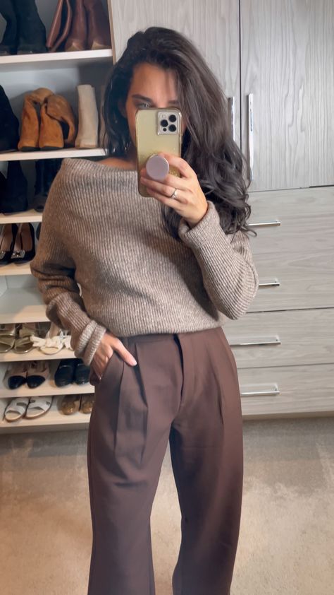 Tailored Pants Outfit Dressy, Af Sloane Pant, How To Style Tailored Pants, Sloane Tailored Pant Outfit, Sloan Pants Outfits, Sloane Pants Outfit, Wide Leg Tailored Pants Outfit, Tailored Pants Outfits, Abercrombie Sloane Pant Outfit