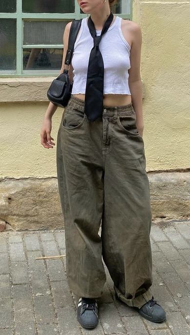 Khaki Parachute Pants Outfit, Khaki Parachute Pants, Parachute Pants Outfit, Khaki Pants Outfit, Autumn 2022, T Dress, Pants Outfit, Unique Fashion, Business Casual