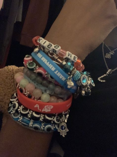 I Love Bracelets Pfp, Aesthetic Bracelet Stack, Lots Of Bracelets On Wrist, Body Jewelry Diy, Xoxo Jewelry, Bracelets Stack, Girly Bracelets, Crystal Bead Jewelry, Kandi Bracelets