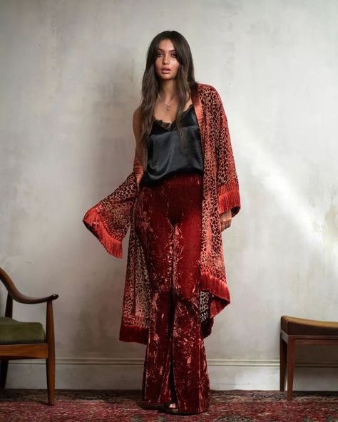 Our iconic Heartbreaker Rust Devore Kimono is back! Rust fringe, leopard print, and all the vibes. Get it now before its gone again⚡ #heartbreaker #rocknrollinspired #kimono #styleinspo #fringe #leopard #stevienicks #bohostyle Outfits For Top Heavy Women, Velvet Bell Bottoms Outfit, Bell Bottoms Outfit, Fall Fashion Accessories, Inexpensive Clothes, Two Piece Outfits, Velvet Flares, Stylish Fall Outfits, Witchy Fashion