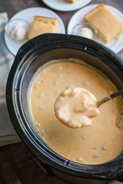 Copycat Marie Callender's Potato Cheese Soup {Slow Cooker} Marie Calendars, Potato Cheese Soup, Soup Slow Cooker, Magical Slow Cooker, Slow Cooker Potatoes, The Magical Slow Cooker, Potato Cheese, Cheese Potatoes, Crock Pot Soup