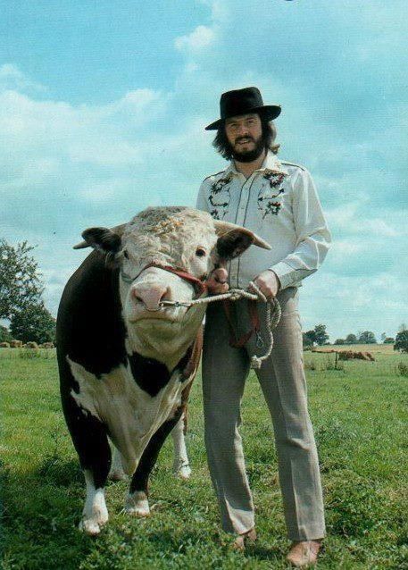 John Bonham at home on his farm. Led Zeppelin Members, Robert Plant Led Zeppelin, Best Rock Bands, John Paul Jones, John Bonham, Greatest Rock Bands, Led Zep, John Henry, Musica Rock