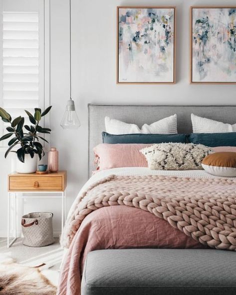 Cocooning bedroom decor – discover the Scandinavian hygge with our 63 inspiring photos Styling Beds, Teen Girl Bedroom Decor, Headboard Projects, Bedroom Decor For Teen Girls, Teen Girl Bedroom, Girl Bedroom Decor, Master Bedrooms Decor, Room Inspiration Bedroom, Room Ideas Bedroom