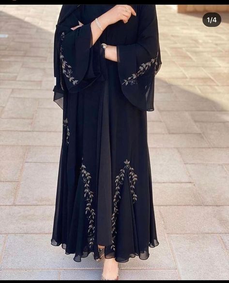 Simple Abaya Black, Abaya Fashion Black, Burkha Designs, Black Abaya Designs, Pretty Black Dresses, Abaya Designs Latest, Indian Bridesmaid Dresses, Mode Abaya, Modesty Fashion