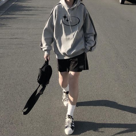 Korean Athletic Outfit, Tomboy Outfits Sporty, Athletic Clothing Aesthetic, Shorts And Hoodie Outfit Lazy, Tomboy Workout Outfits, Japanese Casual Outfits, Sporty Outfits Aesthetic, Outfit Ideas Tomboy, Comfy School Outfits