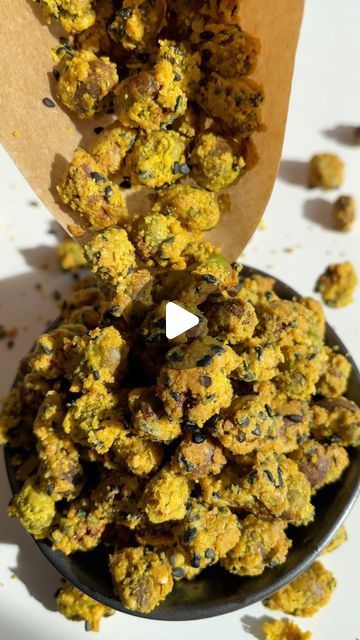 Phil 🤯 VEGAN Recipes 👨‍🍳 on Instagram: "🤯🍿💥 Crunchy Super Snack. High PROTEIN, super tasty, SUPER healthy, super easy + quick. MADE with edamame beans, but tastes sooo GOOD. This is a game changing SUPER SNACK! Tag a friend who needs this recipe now! . 👨‍🍳 Crunchy Super-Snack Recipe 1 package (200 g) frozen shelled edamame beans ¼ cup (60 ml) tahini 1 tsp curry powder 1 Tbsp black sesame seeds ½ tsp salt + pinch of black pepper . As always: Check out more recipes on our Epic Mint Leaves @epicmintleaves Youtube channel 🎥 . Protein Content Total: 38.8 g plant-based protein 200 g frozen shelled edamame beans = 23.8 g protein 60 g tahini = 15 g protein . Follow for more 🤯 vegan recipes! . #snacks #vegan #recipe #edamame #oilfree #glutenfree #nutfree #plantbased #healthysnack #beans # Frozen Shelled Edamame Recipes, Soy Beans Recipe, Savory Protein Snacks, Healthy Savory Snacks Easy, Vegetarian Protein Snacks, Vegan Recipes Snacks, Edamame Recipes Snack, Crunchy Edamame, Shelled Edamame