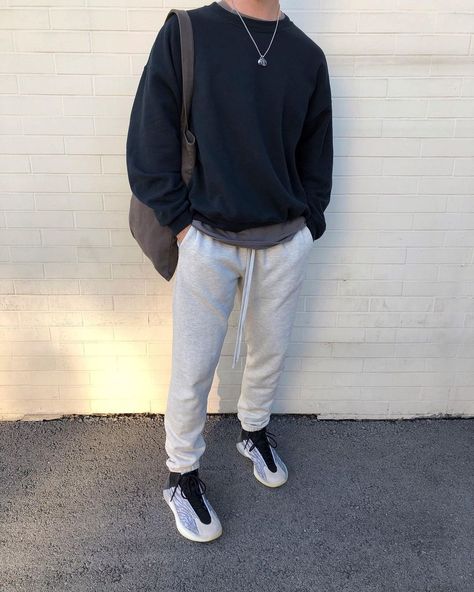 Grey Sweatpants Outfit Men Street Styles, Gray Sweatpants Outfit Men, Grey Sweatshirt Outfit Men, Grey Sweatpants Outfit Men, Boys Fashion Style Teenagers, Boys Clothes Teenagers, Gray Sweatshirt Outfit, Black Sweatpants Outfit